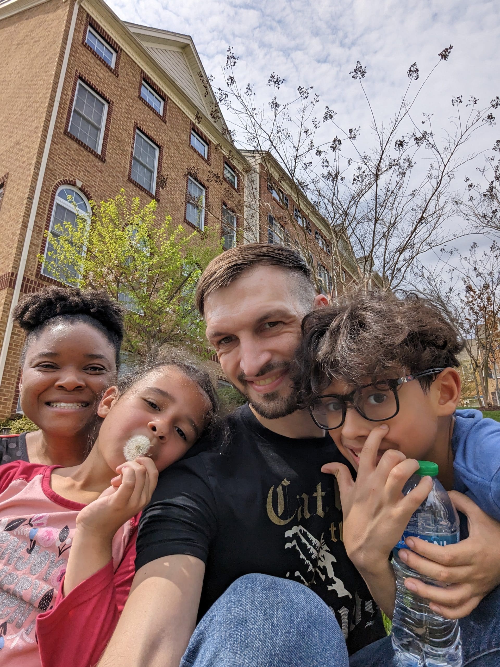 Michael and Leslie meet Mausharie's parents.